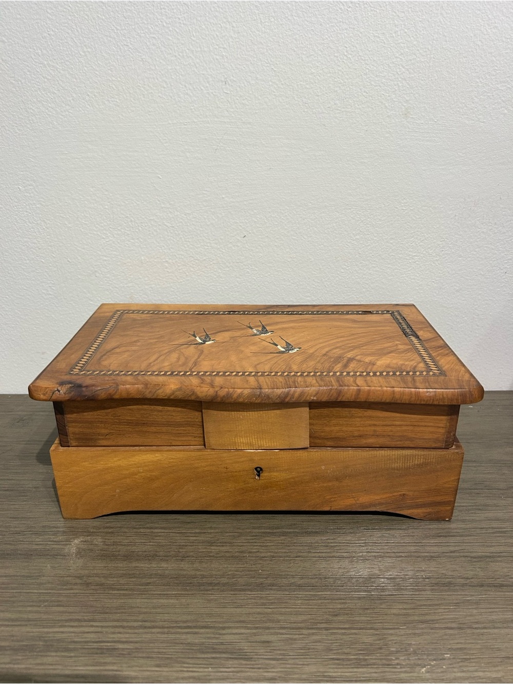 Vintage Italian Inlay Hand Painted Birds Fold Out Locking Jewelry Box